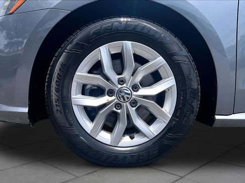 Used 2018 Volkswagen Passat 2.0T S w/ Driver Assistance Package FWD image 11