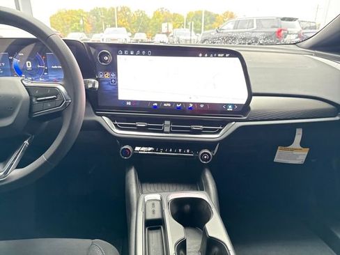 New 2026 Chevrolet Equinox EV LT image 17