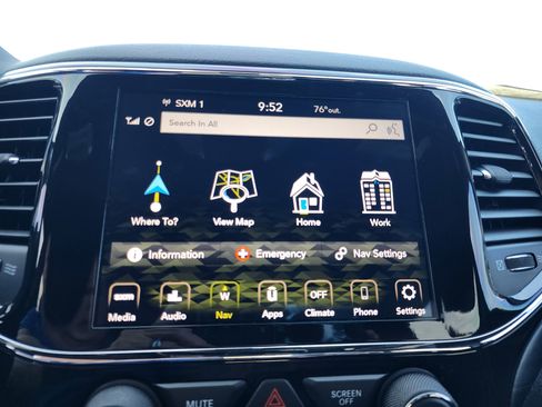 Used 2021 Jeep Grand Cherokee Laredo X AWD/4WD image 23