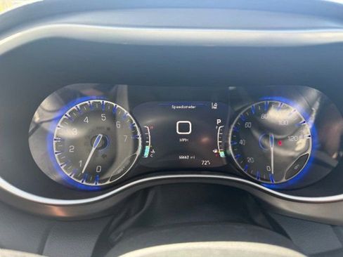 Used 2022 Chrysler Pacifica Touring-L FWD image 29