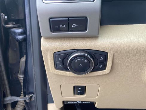 Used 2021 Ford F250 Lariat w/ Chrome Package image 19