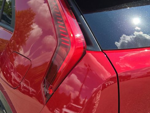 New 2025 Kia Niro SX image 12