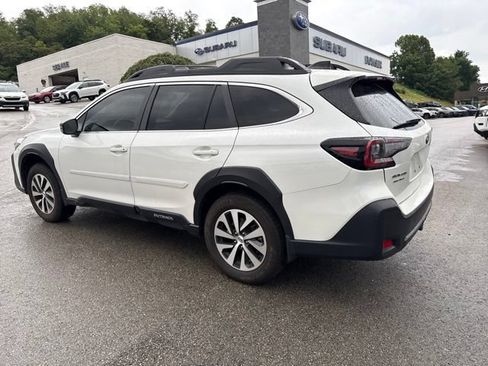 Used 2025 Subaru Outback Premium AWD/4WD image 3