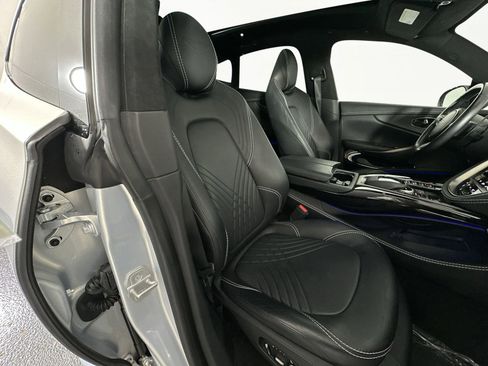 Used 2023 Aston Martin DBX image 27