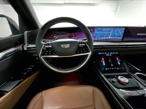 Used 2025 Cadillac Escalade Premium Luxury w/ Touring Package AWD/4WD image 20