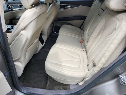 Used 2016 Lincoln MKX Reserve w/ Climate Package image 5