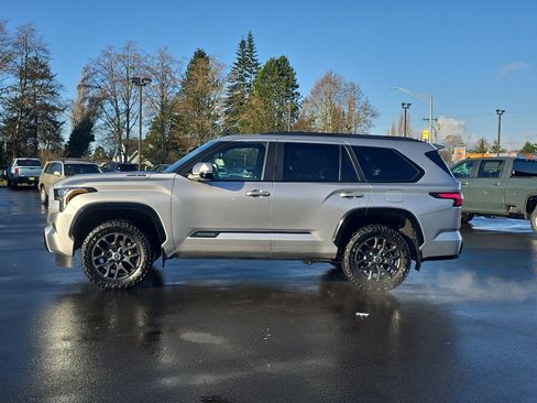 Used 2024 Toyota Sequoia image 6