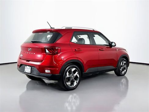 Used 2025 Hyundai Venue Limited image 8