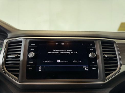 Used 2020 Volkswagen Atlas SE w/ Panoramic Sunroof Package image 18