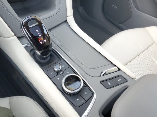Used 2025 Cadillac XT6 Premium Luxury FWD image 30