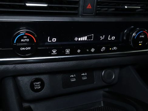 Used 2024 Nissan Rogue SV image 31