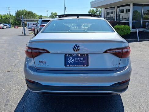 Certified 2023 Volkswagen Jetta SE w/ Panoramic Sunroof Package FWD image 5