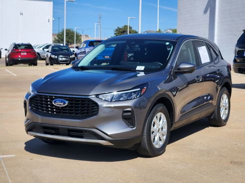 Used 2023 Ford Escape Active w/ Tech Pack #2 image 3