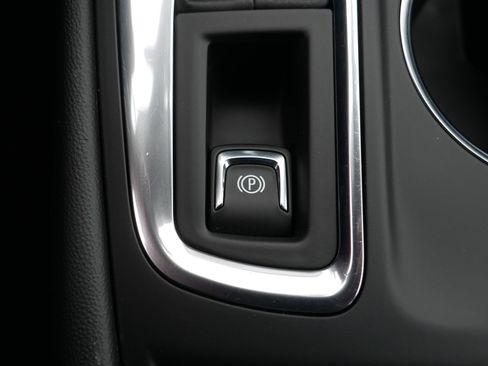 Used 2023 Chevrolet Equinox LT image 31