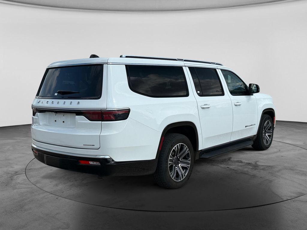 Used 2024 Jeep Wagoneer L Series II w/ Flexible Seating Group AWD/4WD image 9