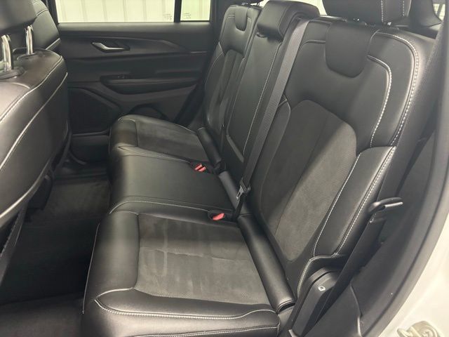 Used 2023 Jeep Grand Cherokee Altitude AWD/4WD image 10