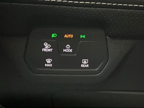 Used 2024 Volkswagen Atlas Cross Sport SE w/ Black Wheel Package AWD/4WD image 31
