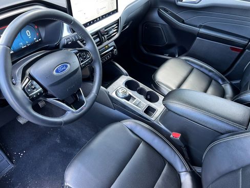 Used 2024 Ford Escape Platinum image 9