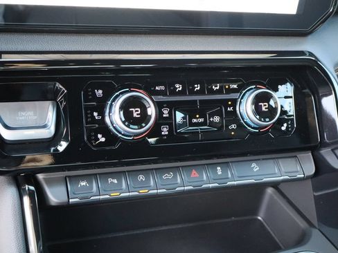 Certified 2025 GMC Sierra 1500 AT4 w/ AT4 Premium Package AWD/4WD image 18