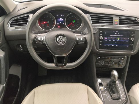 Used 2020 Volkswagen Tiguan SE image 22