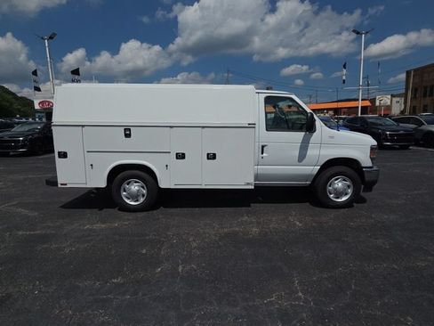 New 2026 Ford E-350 and Econoline 350 Super Duty w/ Power Equipment Group RWD image 8