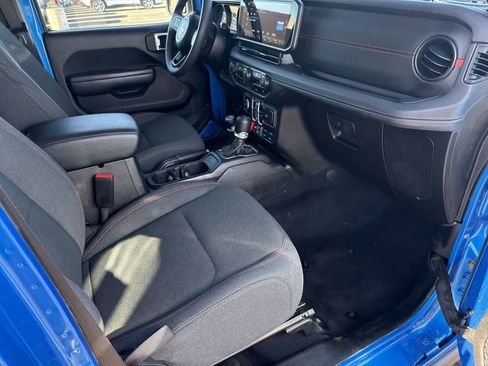 Used 2025 Jeep Wrangler Unlimited Rubicon AWD/4WD image 11