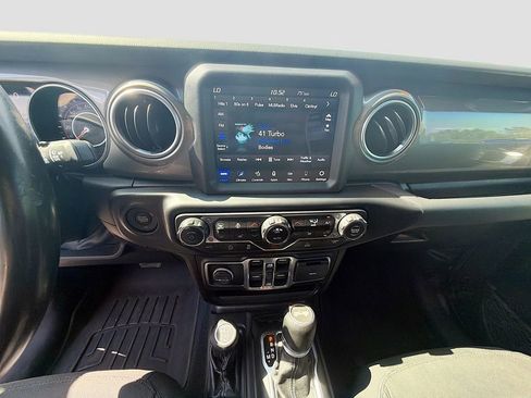 Used 2022 Jeep Wrangler Unlimited Sahara w/ Cold Weather Group AWD/4WD image 26