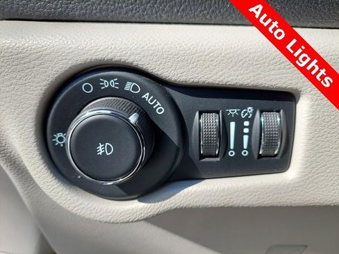 Used 2022 Chrysler Pacifica Touring-L image 19