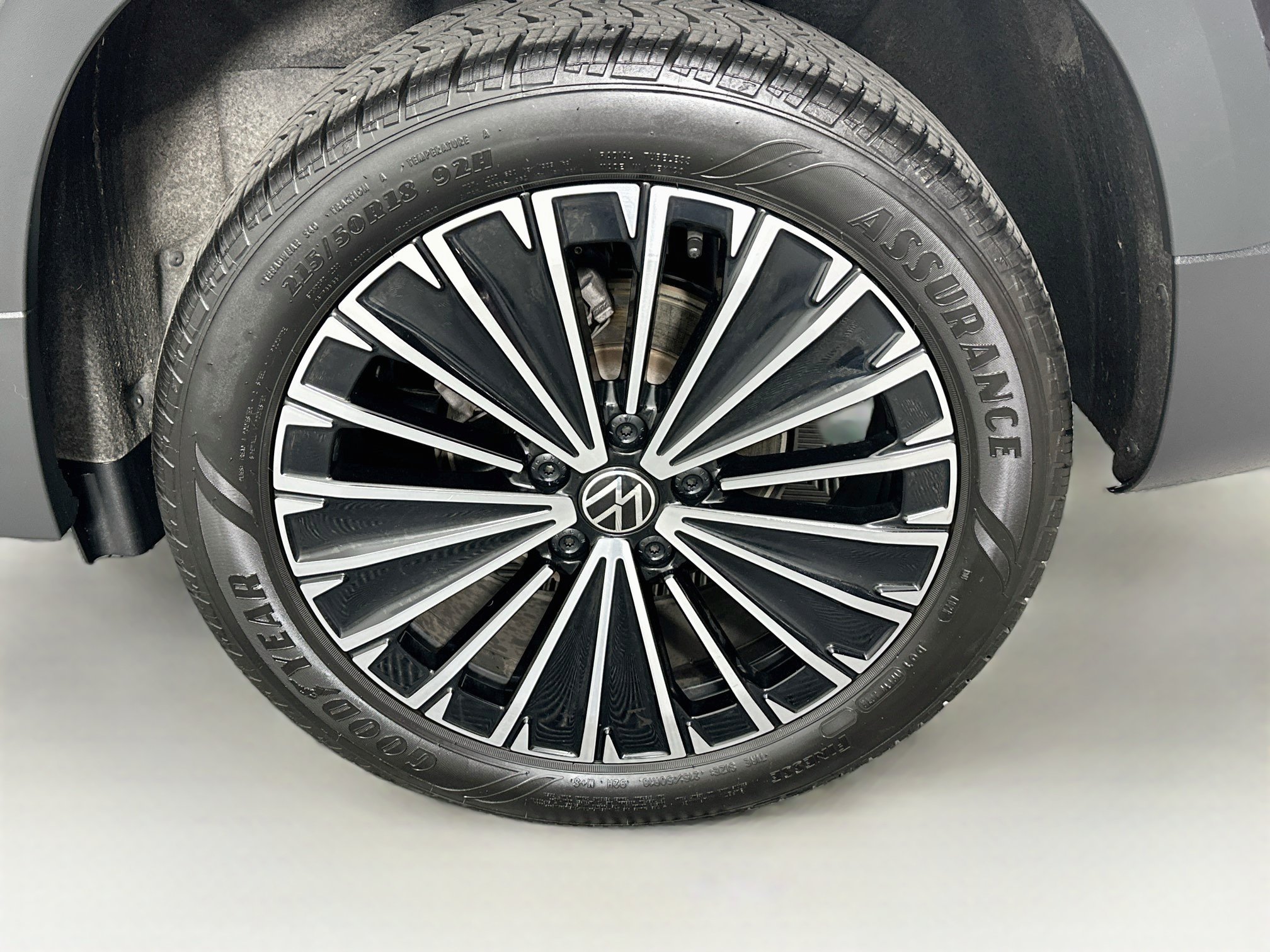 Used 2025 Volkswagen Taos SE FWD image 11
