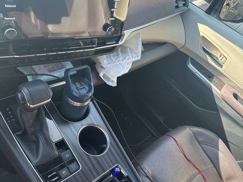 Used 2021 Toyota Sienna Platinum image 17