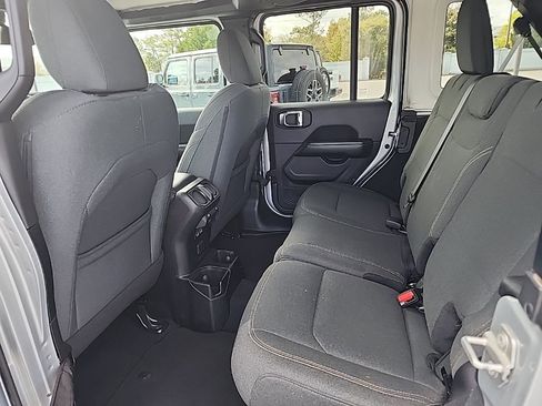 Used 2024 Jeep Wrangler Sahara image 11