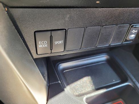 Used 2014 Toyota RAV4 XLE image 17