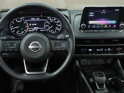 Used 2023 Nissan Rogue SV image 12