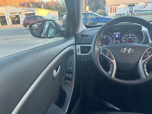Used 2016 Hyundai Elantra GT image 29