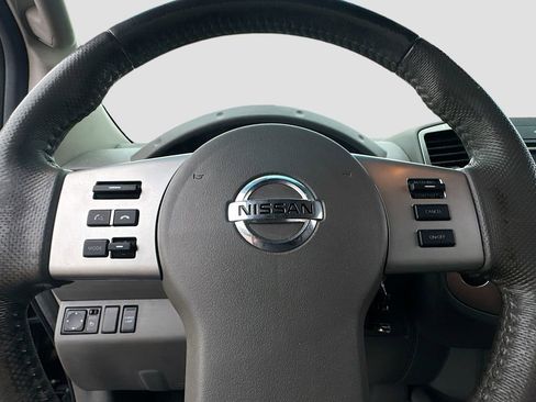 Used 2013 Nissan Frontier SL w/ Moonroof Pkg RWD image 9