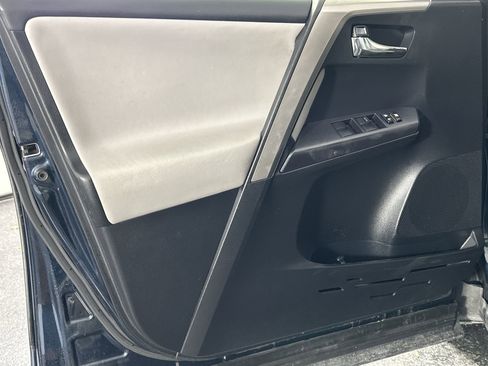 Used 2018 Toyota RAV4 XLE image 33