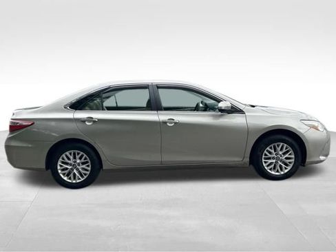 Used 2017 Toyota Camry LE FWD image 6