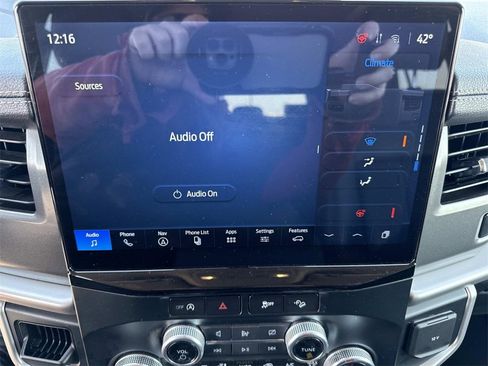 Used 2024 Ford Expedition XLT image 17