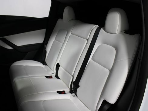 Used 2022 Tesla Model Y Performance image 21