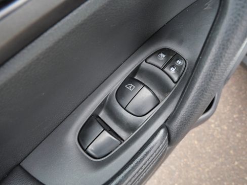 Used 2016 Nissan Rogue SV image 19