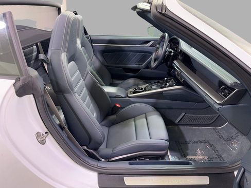 Used 2023 Porsche 911 Carrera S image 11