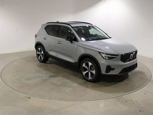 Used 2026 Volvo XC40 B5 Core w/ Climate Package AWD/4WD image 8