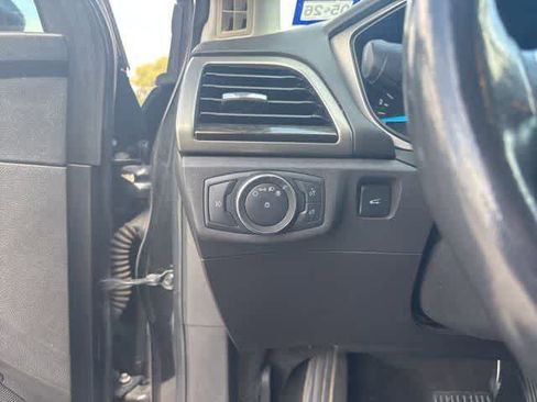 Used 2013 Ford Fusion SE FWD image 10