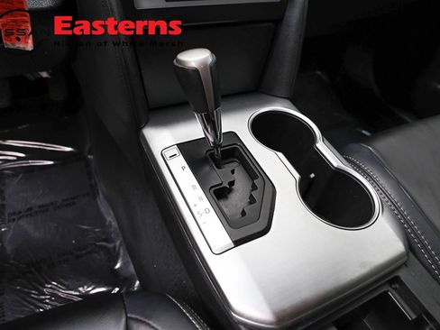 Used 2014 Toyota Camry SE FWD image 13