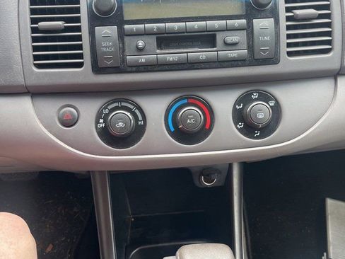 Used 2004 Toyota Camry LE FWD image 10
