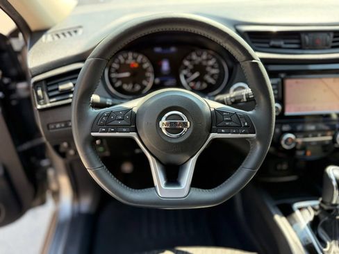 Used 2018 Nissan Rogue SV w/ Premium Package AWD/4WD image 6