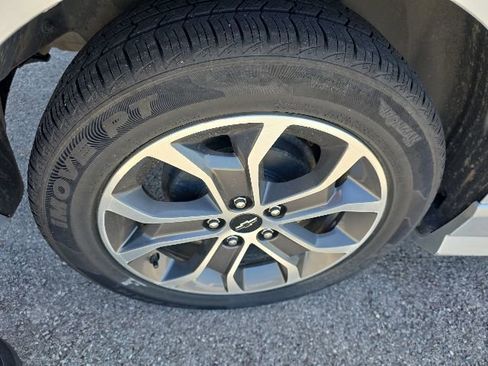 Used 2018 Chevrolet Sonic LT FWD image 13