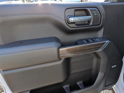 Used 2021 Chevrolet Silverado 1500 LT Trail Boss w/ Convenience Package II image 11