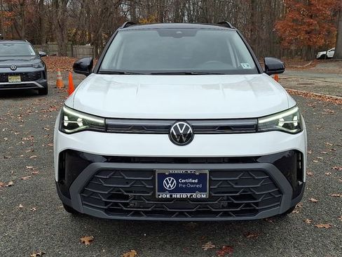 Certified 2025 Volkswagen Taos SE image 3