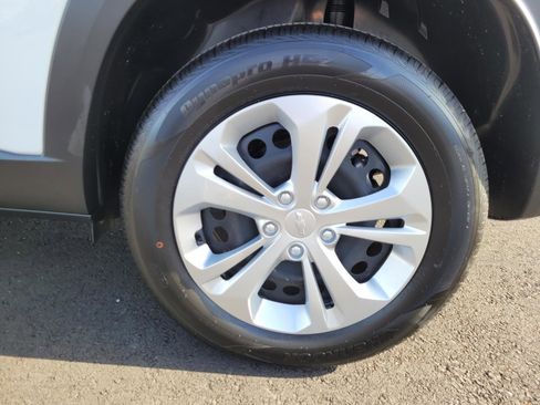 Used 2025 Chevrolet Trax LS image 9